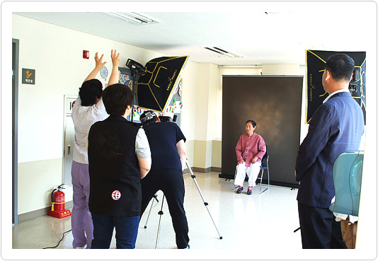 부산도시가스, 지역 어르신들께 영정사진 봉사