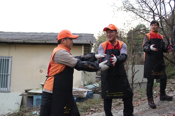 영남ES（구미）, 사랑의 연탄 나누기 행사 （10/30）